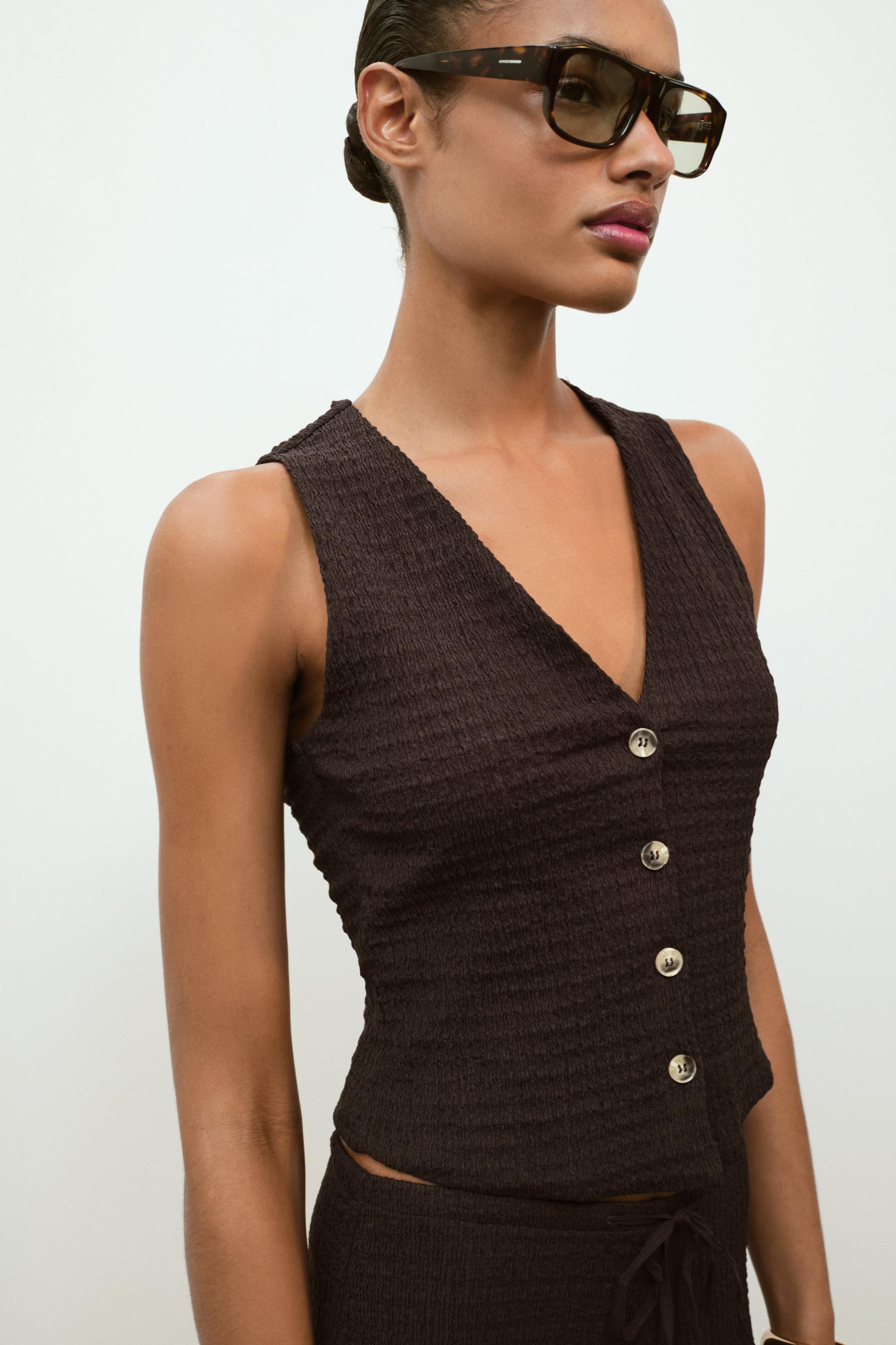 TOP GILET BOUTONS TEXTURÉ